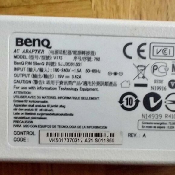 V173 BENQ 5J.J3C01.001 19V 3.42A Power Supply - Picture 2 of 2